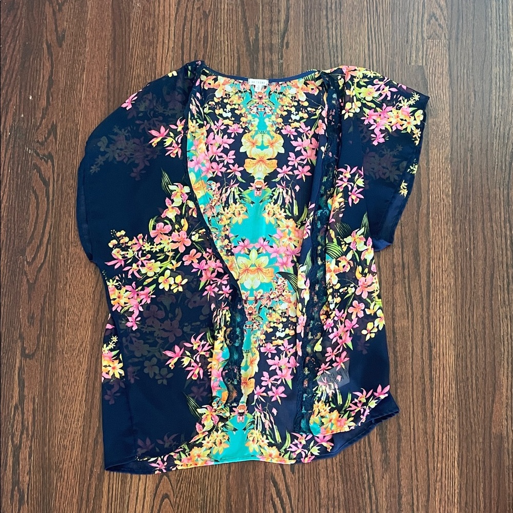 En Creme Navy Floral Blouse